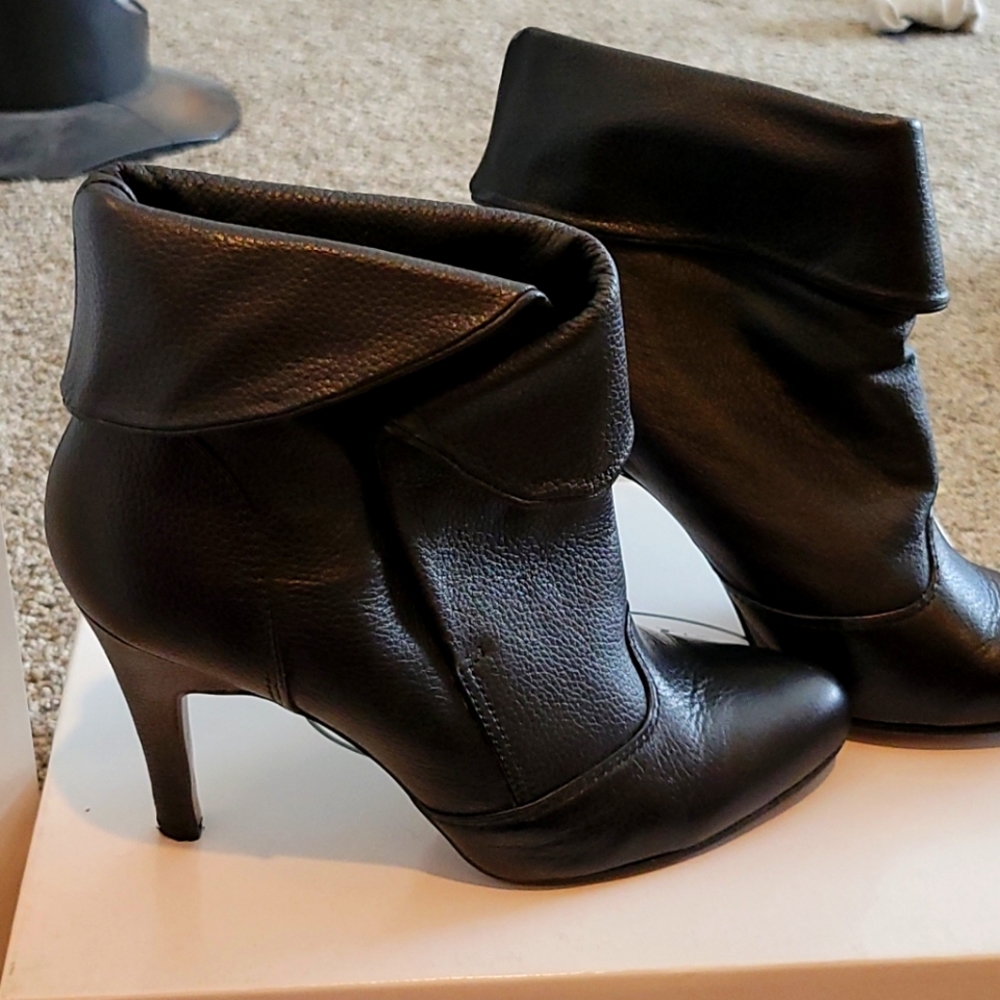 Report Heeled booties